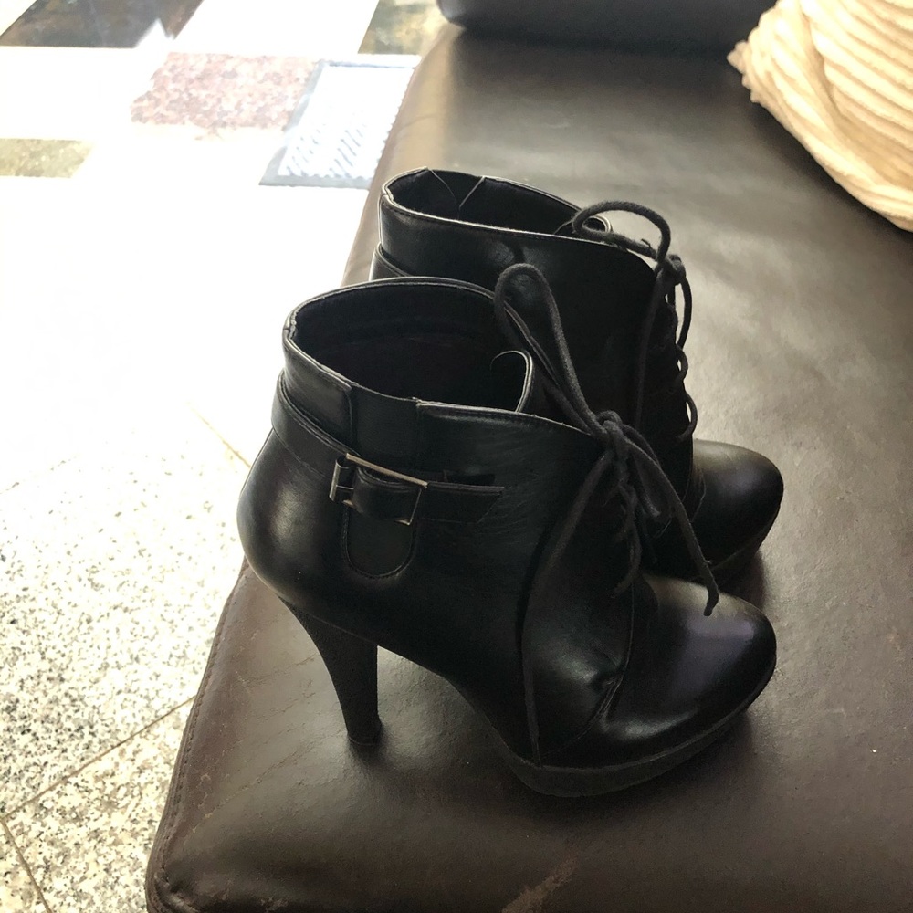 Boots - Picture 3 of 6